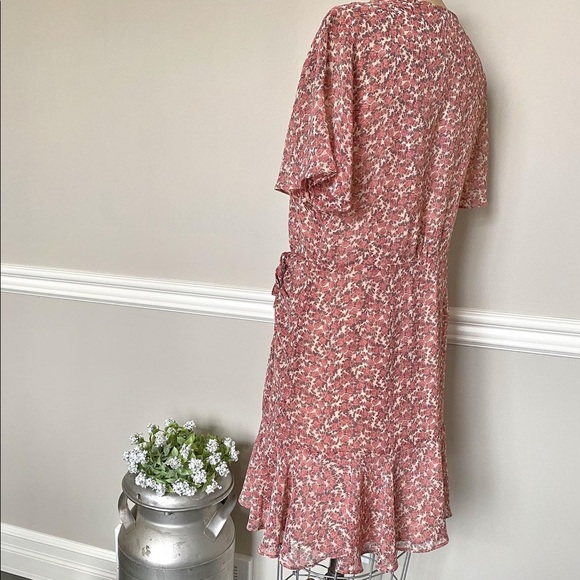 BB DAKOTA Call Me Daisy chiffon wrap dress - Picture 4 of 13